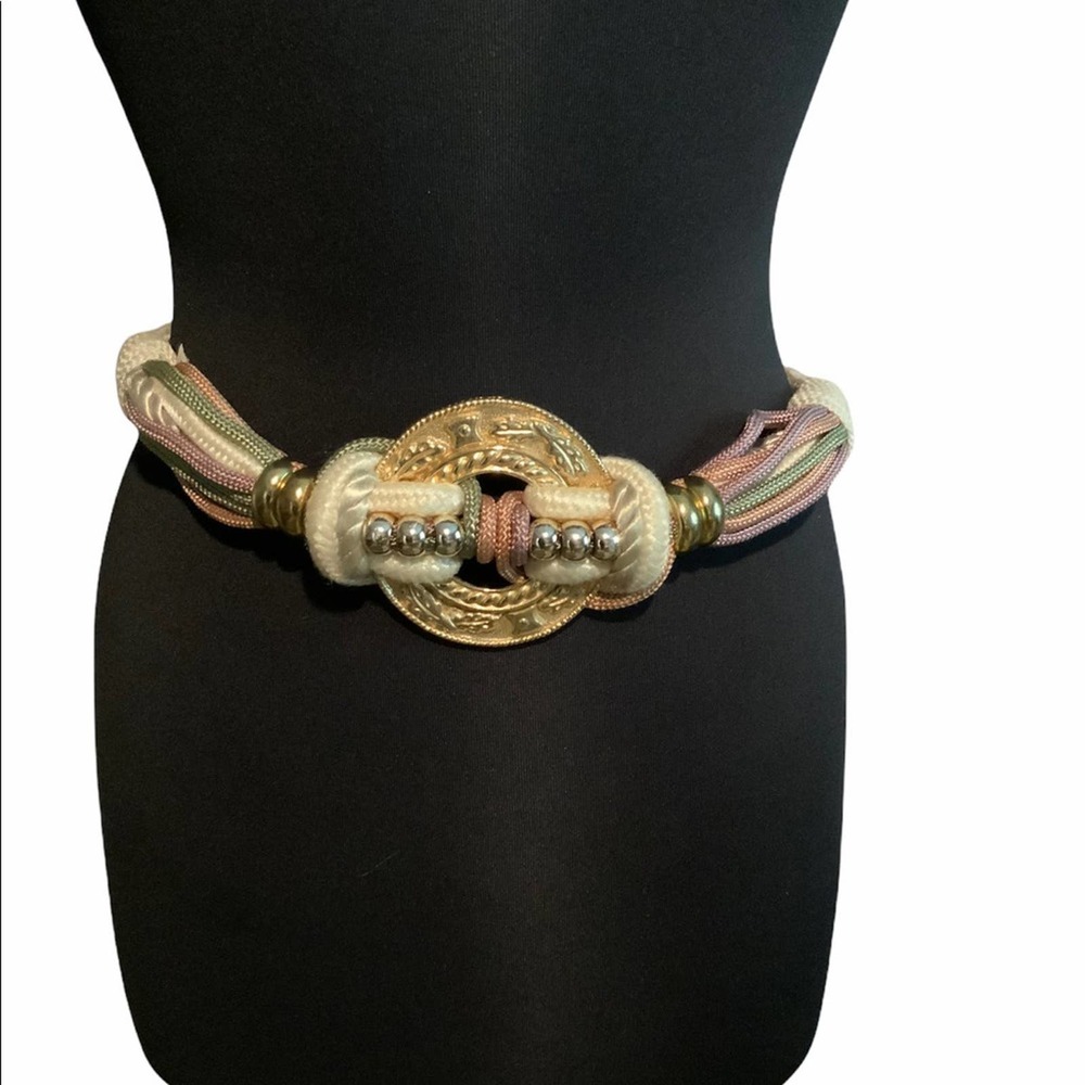 Vintage Bungee Cord Belt 37 1/2” flat lay without stretch